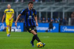 开云体育-记者：帕瓦尔参与国米赛前训练但因疼痛中断，劳塔罗参与首发测试